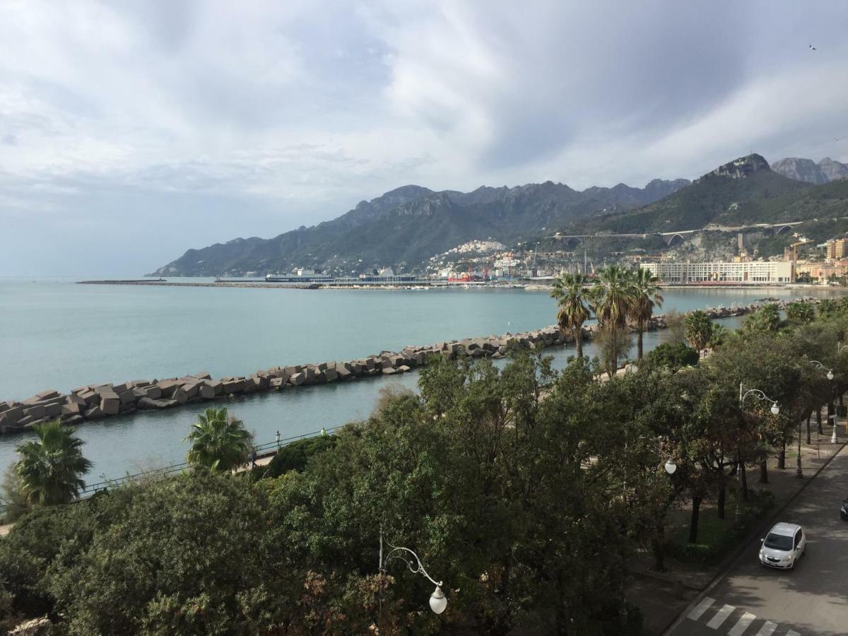 B&B Di Mare E D'Azzurro Salerno Kültér fotó