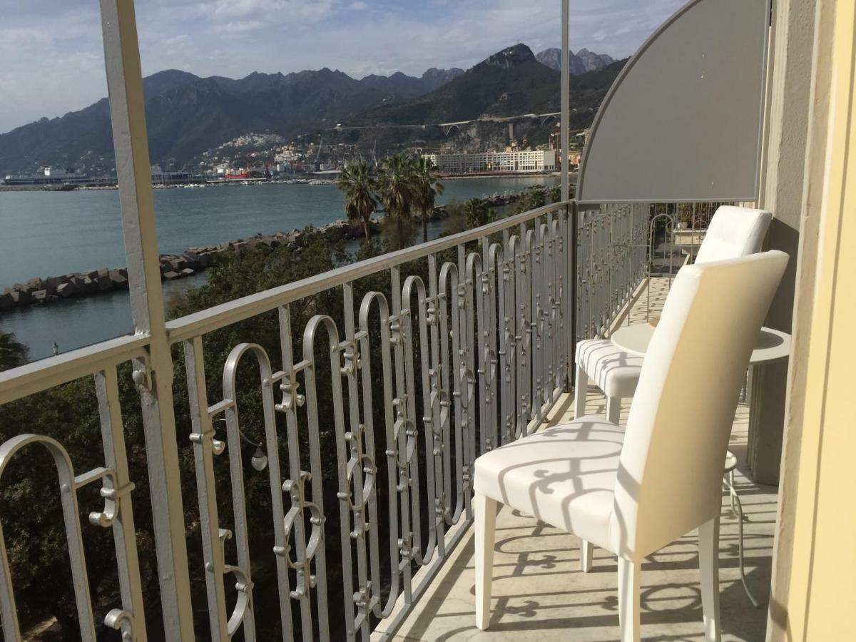 B&B Di Mare E D'Azzurro Salerno Kültér fotó