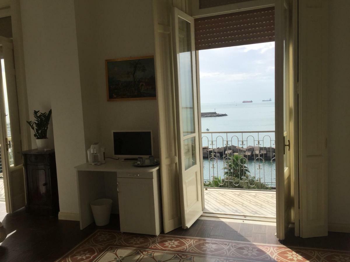 B&B Di Mare E D'Azzurro Salerno Kültér fotó