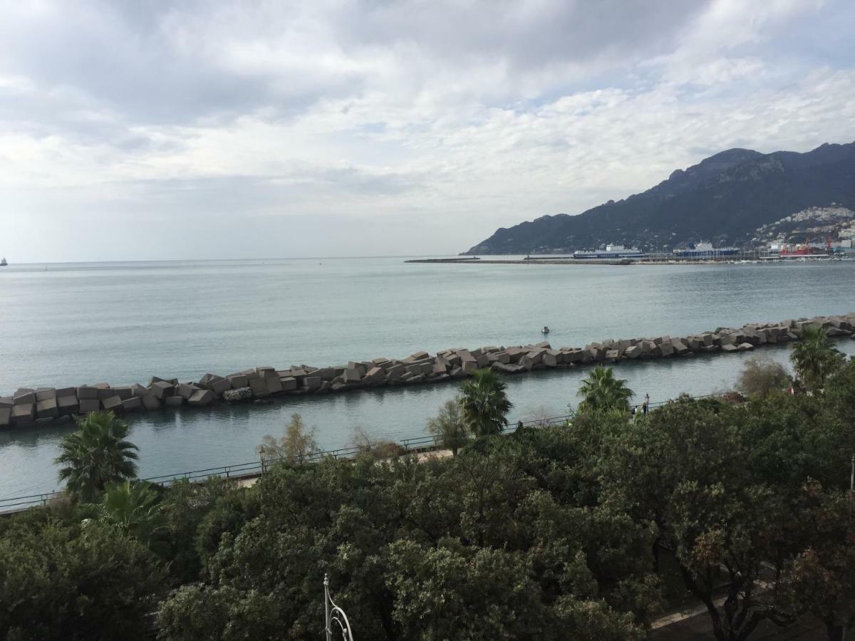 B&B Di Mare E D'Azzurro Salerno Kültér fotó