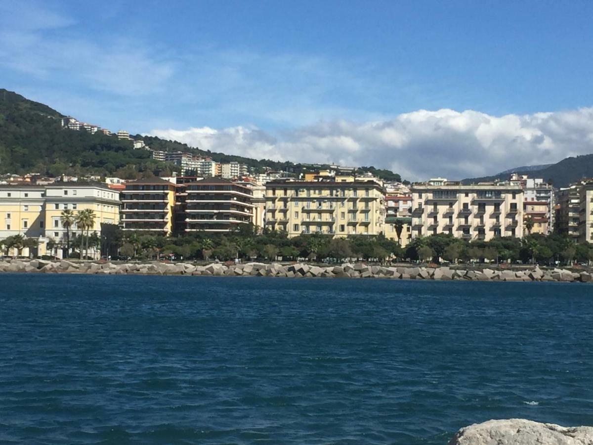 B&B Di Mare E D'Azzurro Salerno Kültér fotó